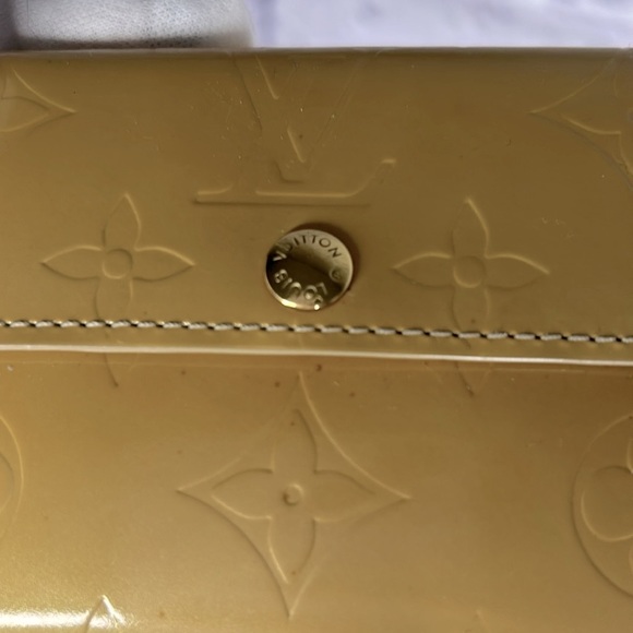 Louis Vuitton Monogram Vernis Card Wallet - Picture 2 of 5